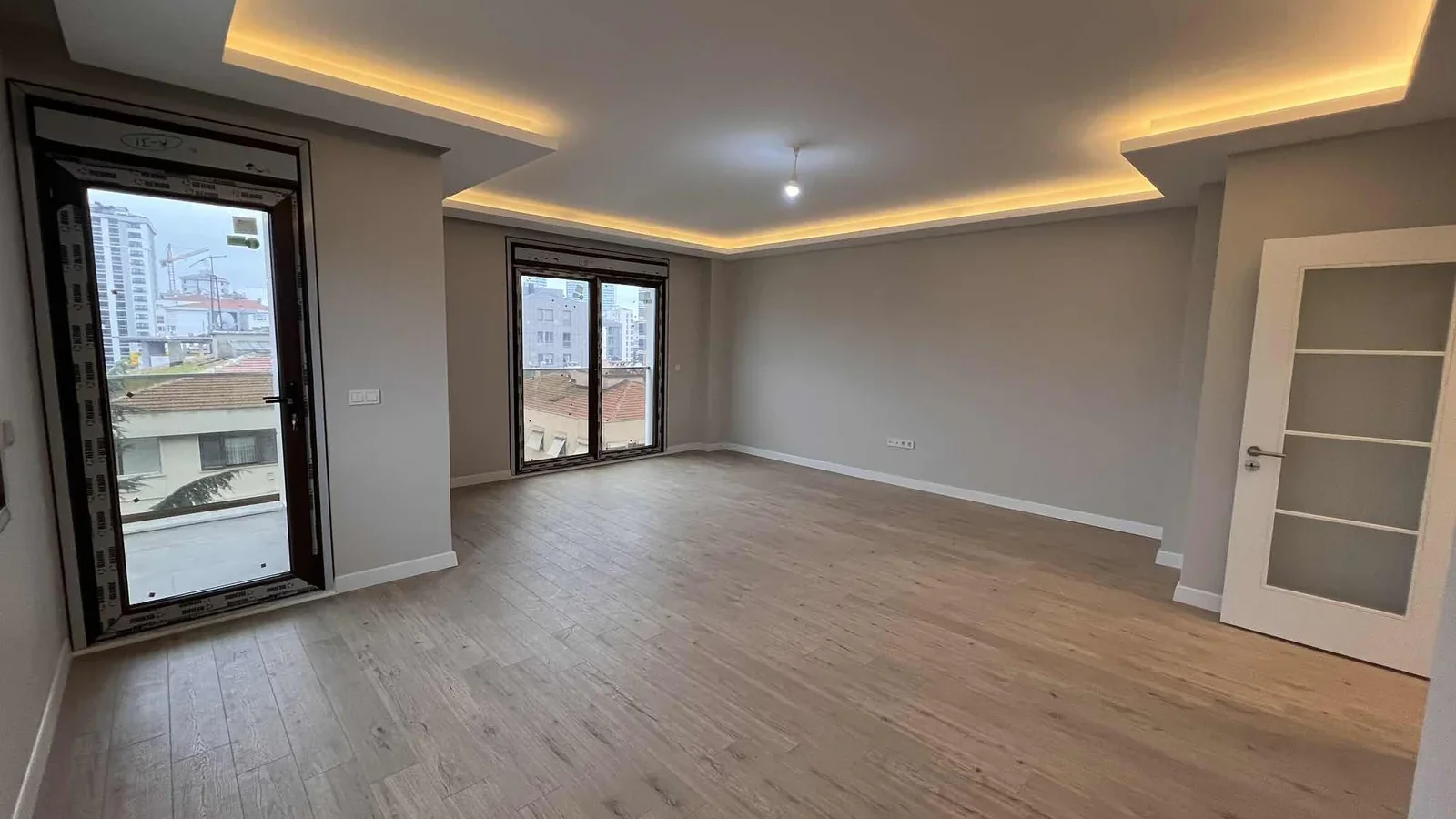 Geniş Mutfaklı, Oturuma Hazır, 120 M² Sıfır Daire