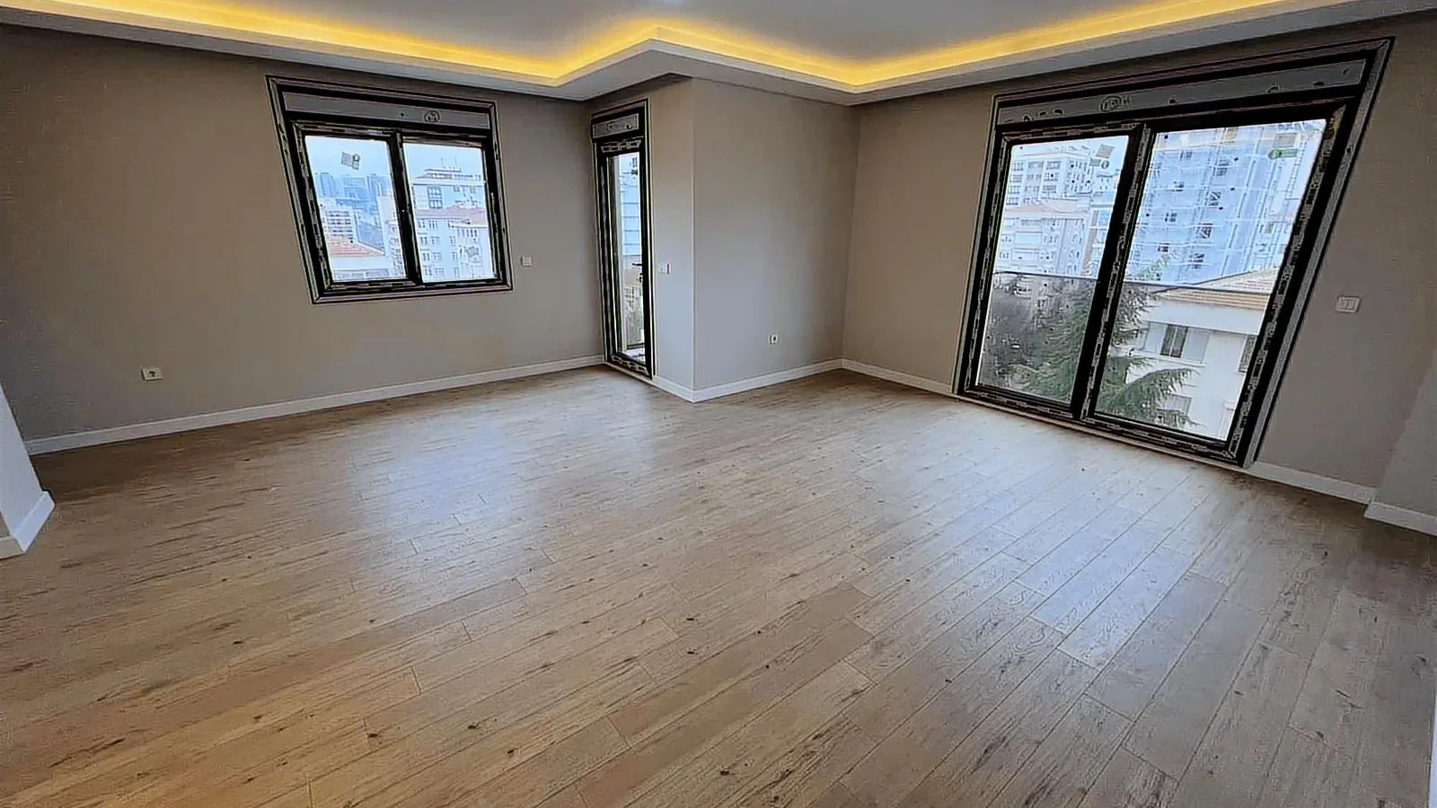 Geniş Mutfaklı, Oturuma Hazır, 120 M² Sıfır Daire