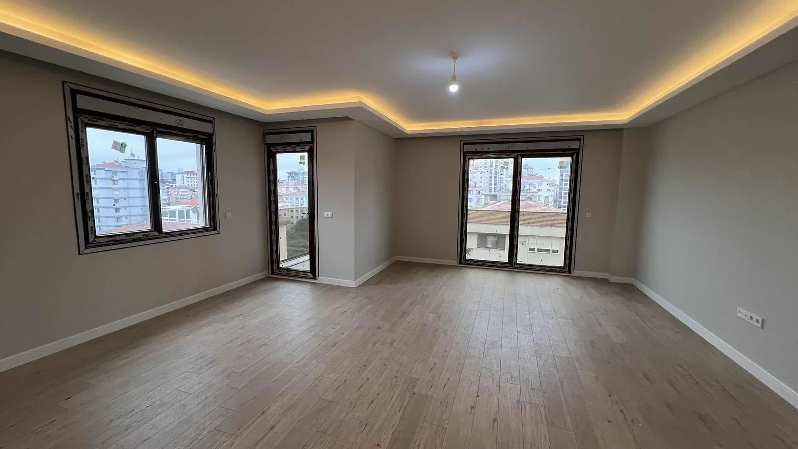 Geniş Mutfaklı, Oturuma Hazır, 120 M² Sıfır Daire