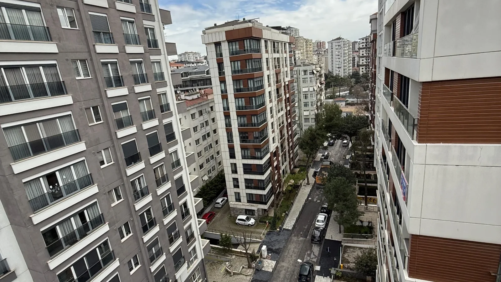 Lacivertcadde Erenköy Kapalı Balkonlu 85m² Net 3+1