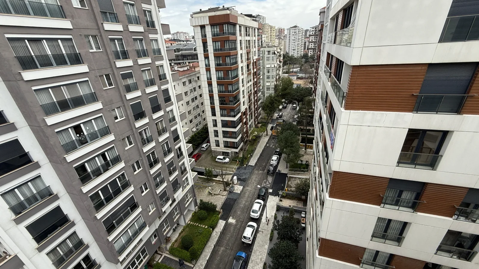 Lacivertcadde Erenköy Kapalı Balkonlu 85m² Net 3+1