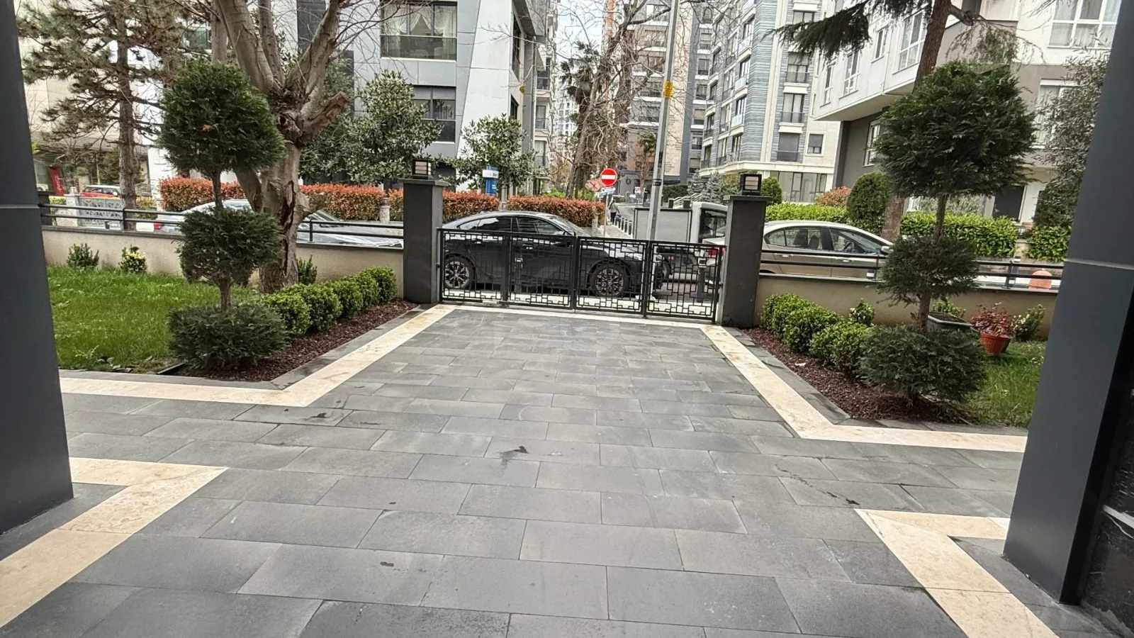 Lacivertcadde Erenköy Kapalı Balkonlu 85m² Net 3+1