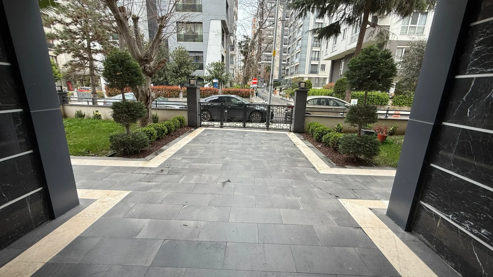 Lacivertcadde Erenköy Kapalı Balkonlu 85m² Net 3+1