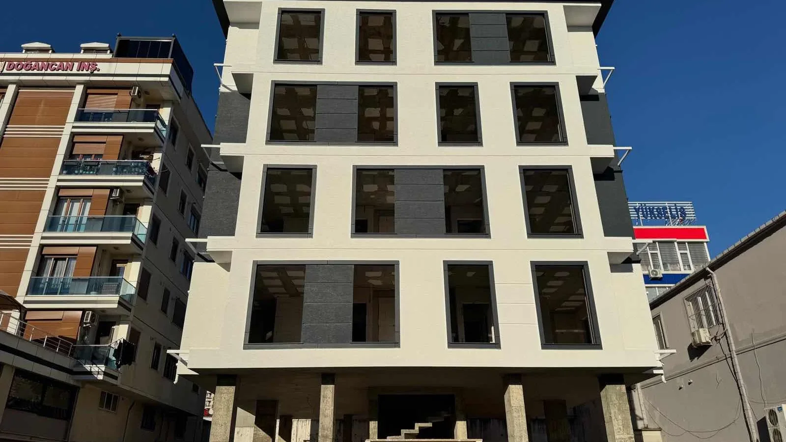 Maltepe Metroya 3 Dk. Mesafede Sıfır Bina Balkonlu Fırsat Daire.