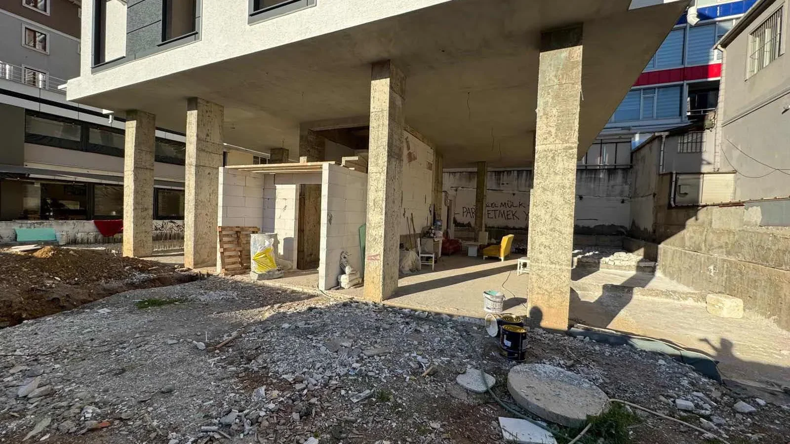 Maltepe Metroya 3 Dk. Mesafede Sıfır Bina Balkonlu Fırsat Daire.