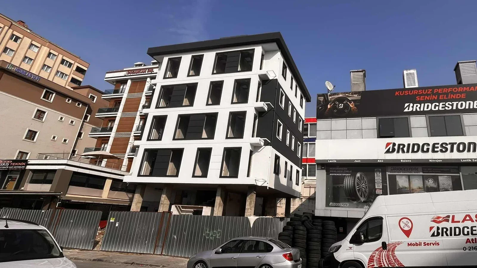Maltepe Metroya 3 Dk. Mesafede Sıfır Bina Balkonlu Fırsat Daire.