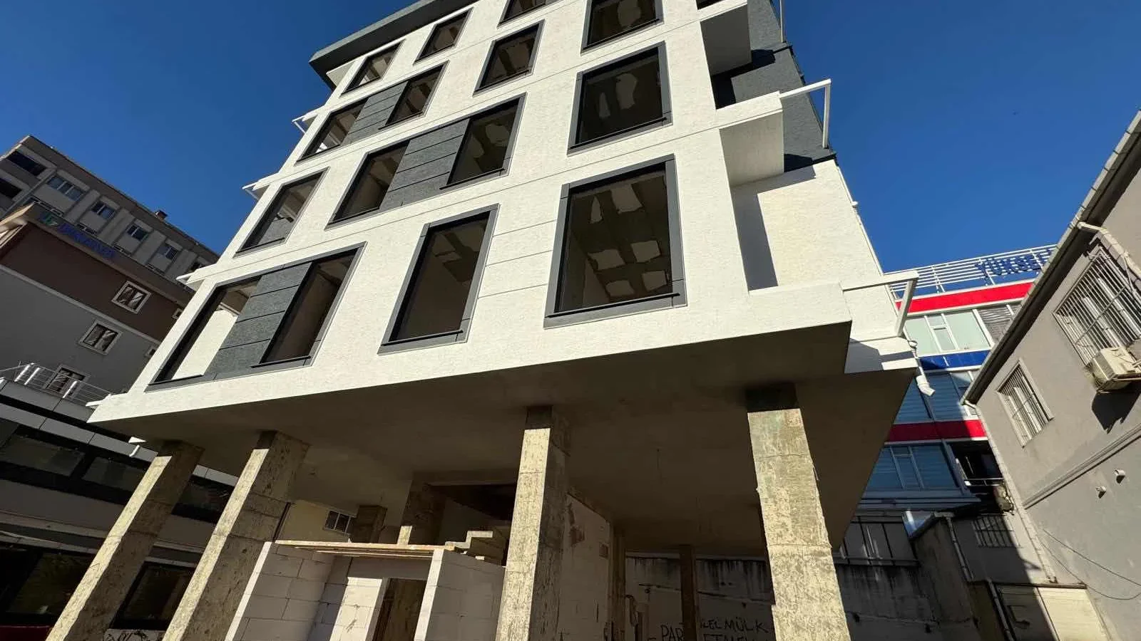 Maltepe Metroya 3 Dk. Mesafede Sıfır Bina Balkonlu Fırsat Daire.