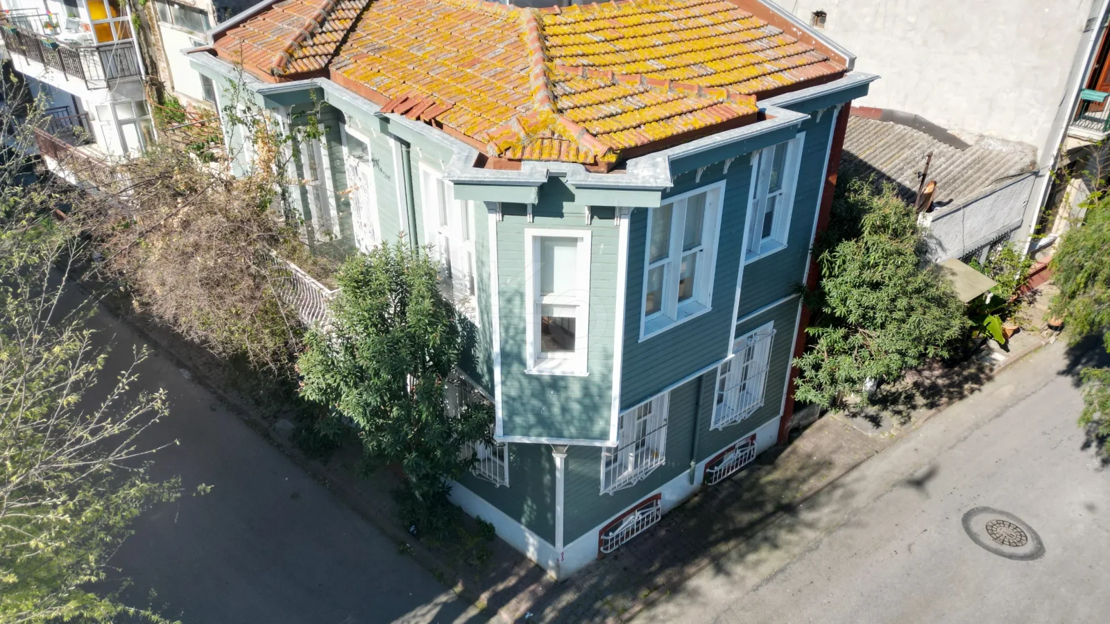 Büyükada Zağnos Paşa Tarihi 4+2 Satılık Köşk