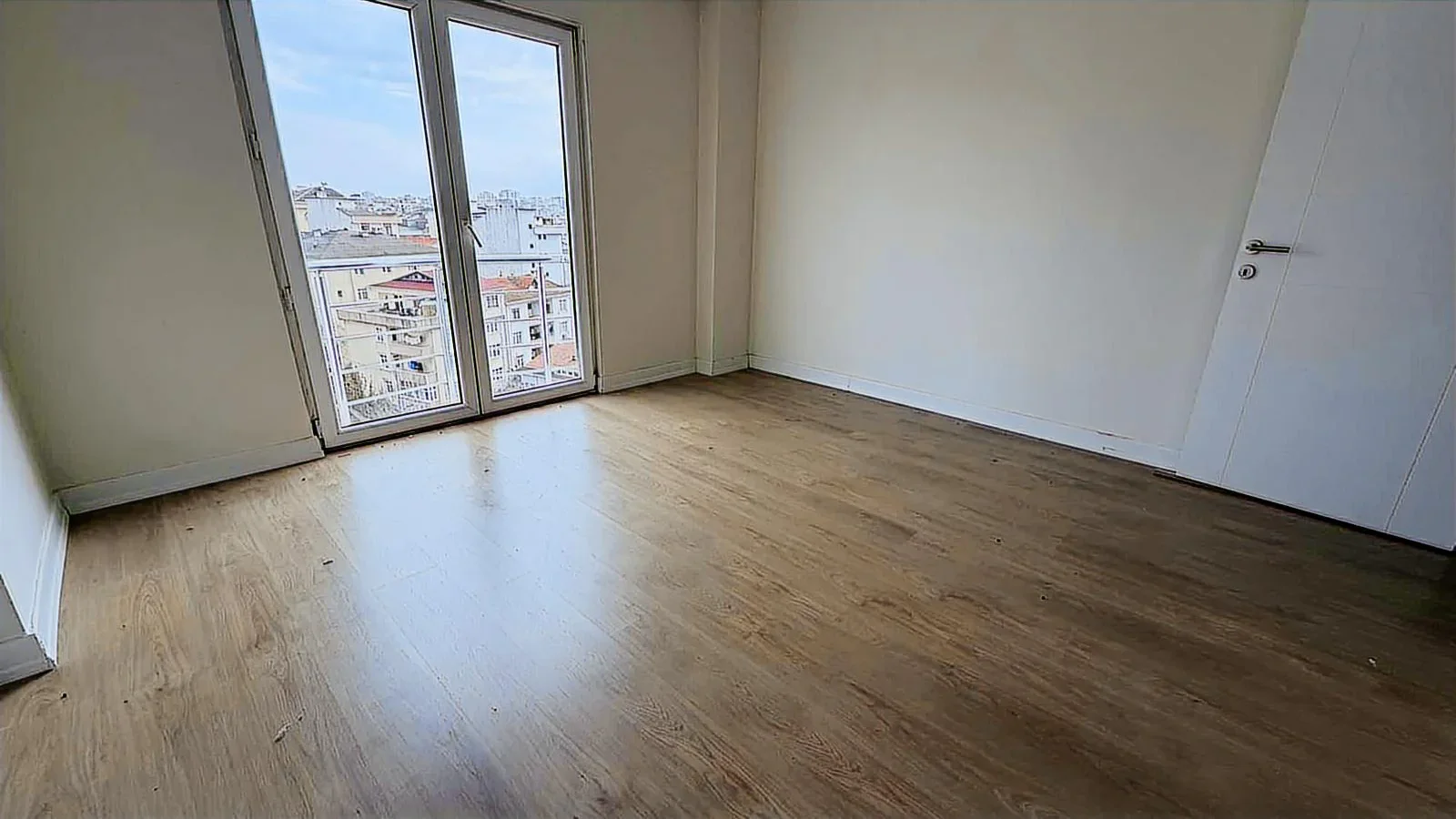 Sağlam'dan Adem Yavuz Mahallesinde Havuzlu Sitede Satılık Daire