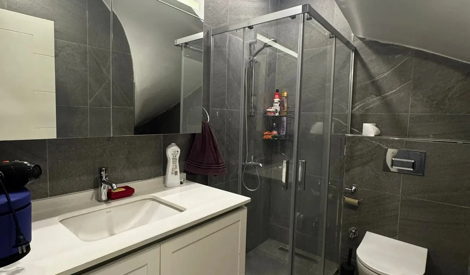 Laci̇vert Cadde Caddebostan Sahi̇l Terasli Yasal Dubleks 2+1