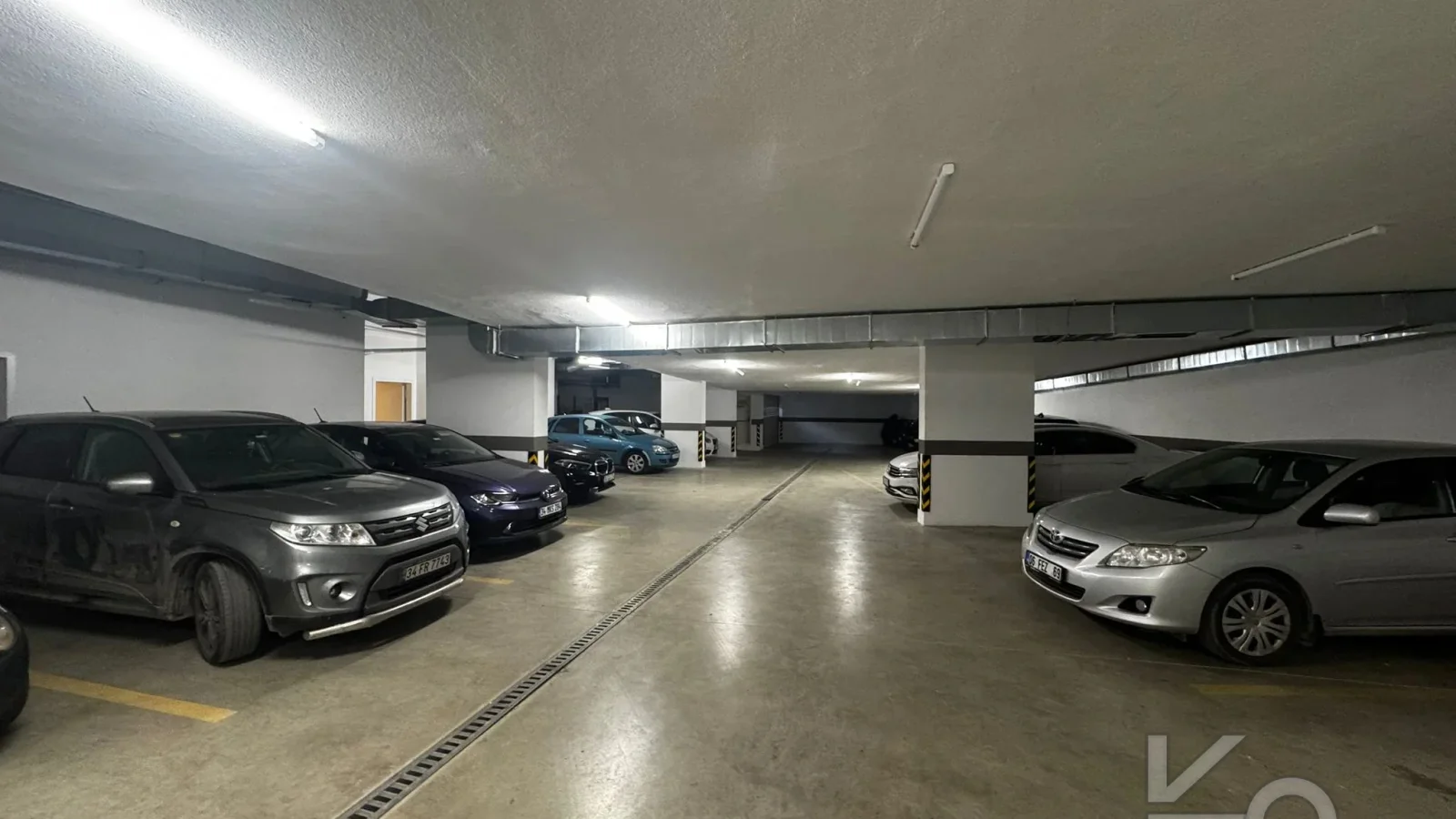Laci̇vert Cadde Caddebostan Sahi̇l Terasli Yasal Dubleks 2+1
