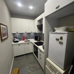 Laci̇vert Cadde Caddebostan Sahi̇l Terasli Yasal Dubleks 2+1