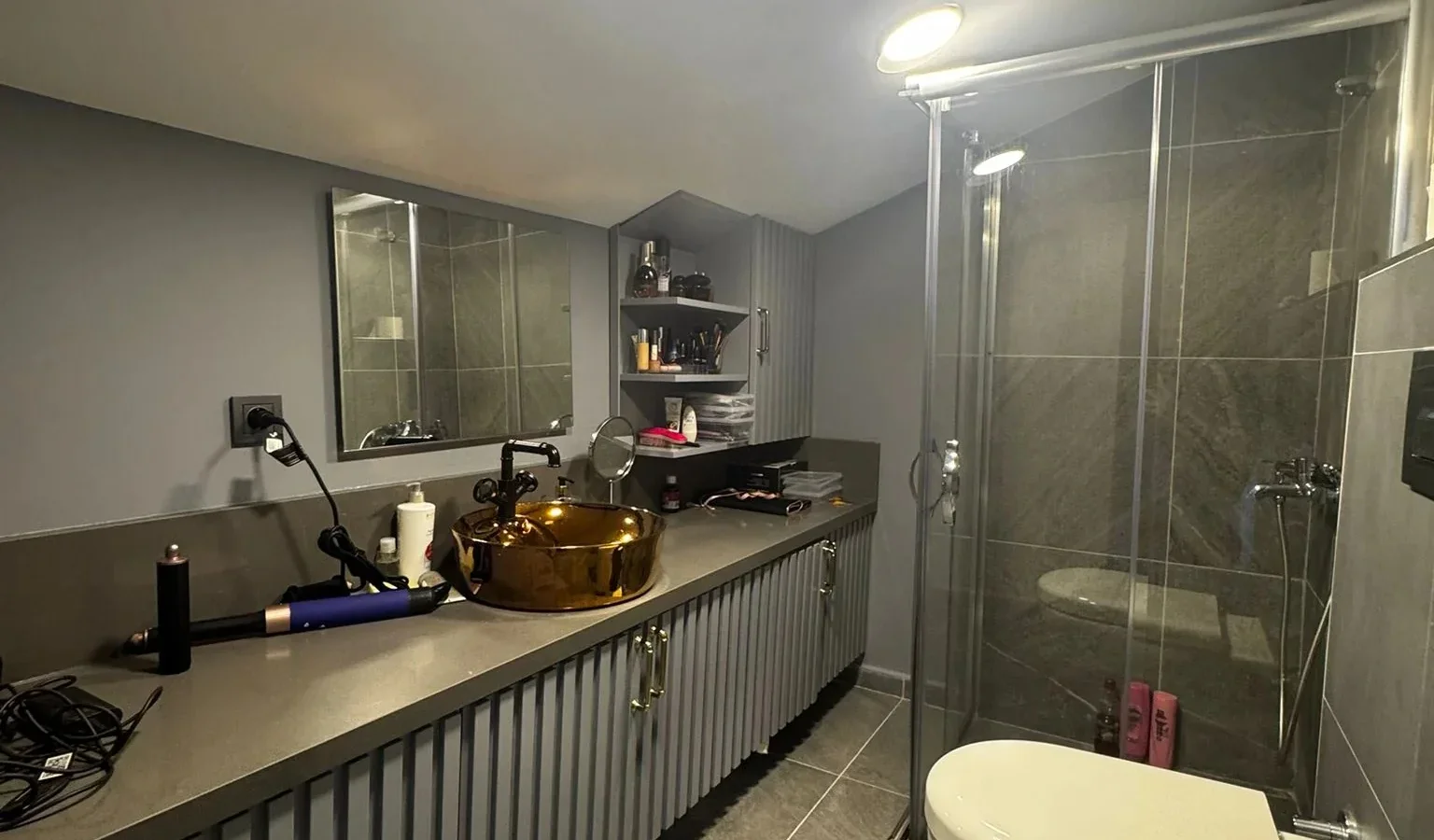 Laci̇vert Cadde Caddebostan Sahi̇l Terasli Yasal Dubleks 2+1