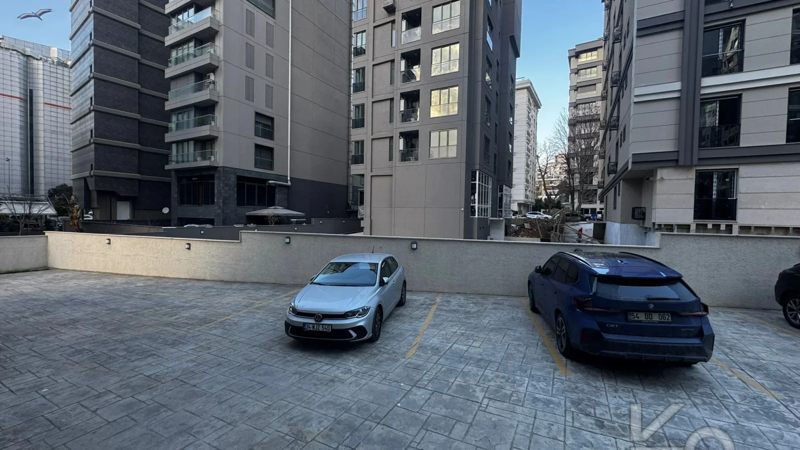 Laci̇vert Cadde Caddebostan Sahi̇l Terasli Yasal Dubleks 2+1