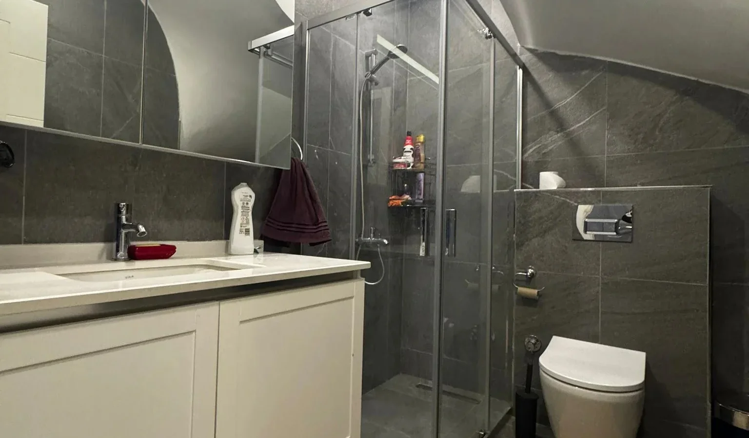 Laci̇vert Cadde Caddebostan Sahi̇l Terasli Yasal Dubleks 2+1