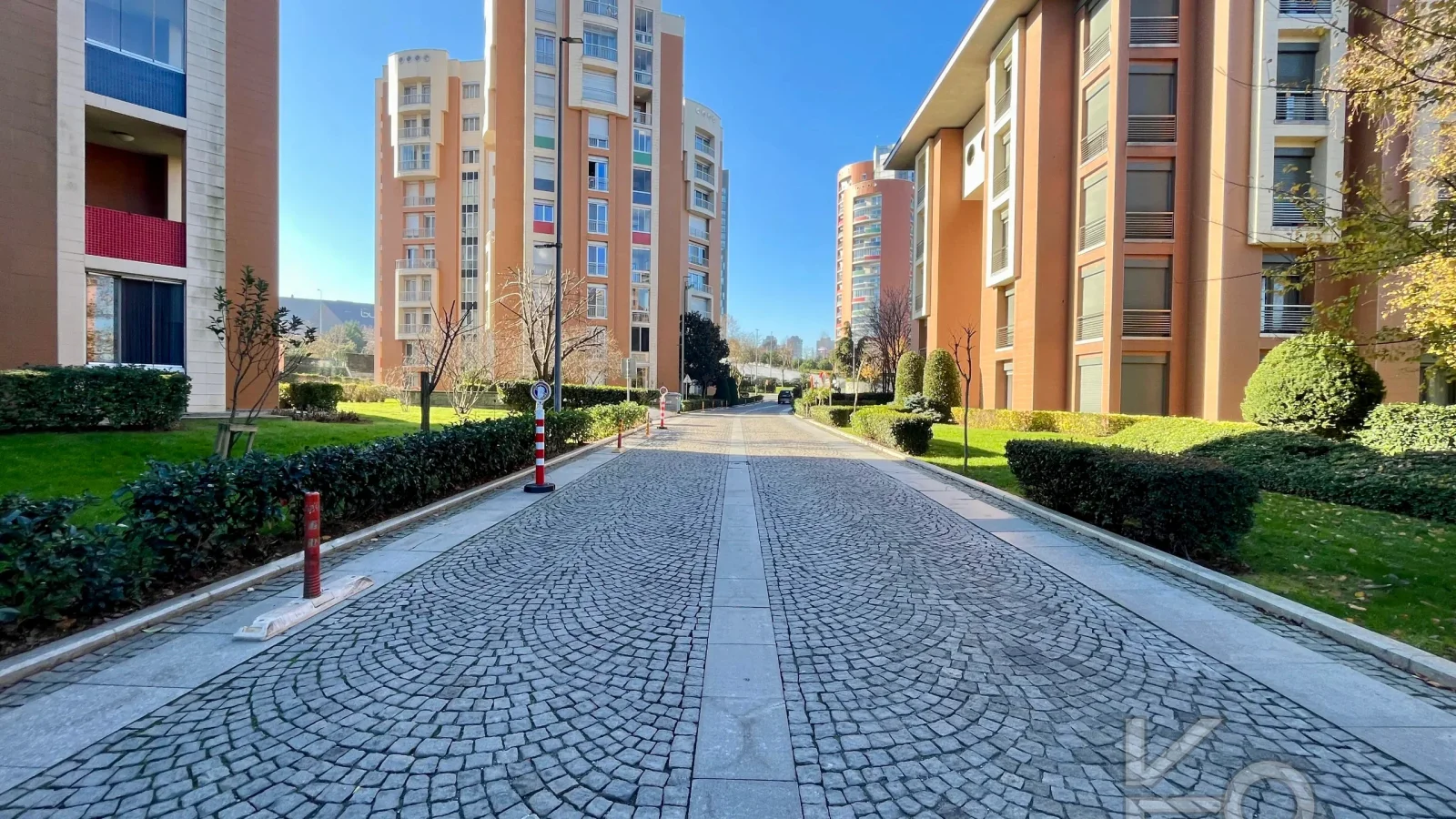 Academy Yeşi̇l Vadi̇ Konaklari Manolya Blok 4+1 Ara Kat 230m2 Satilik
