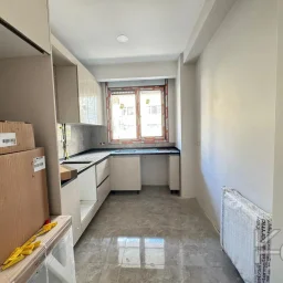 Laci̇vertcadde Göztepe Sifir Balkonlu 3+1 87m²