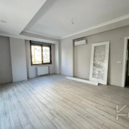 Laci̇vertcadde Göztepe Sifir Balkonlu 3+1 87m²