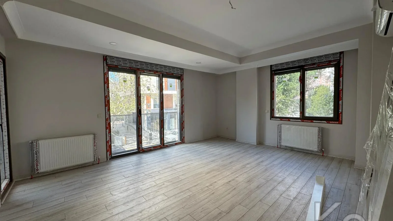 Laci̇vertcadde Göztepe Sifir Balkonlu 3+1 87m²