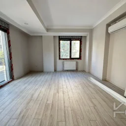Laci̇vertcadde Göztepe Sifir Balkonlu 3+1 87m²