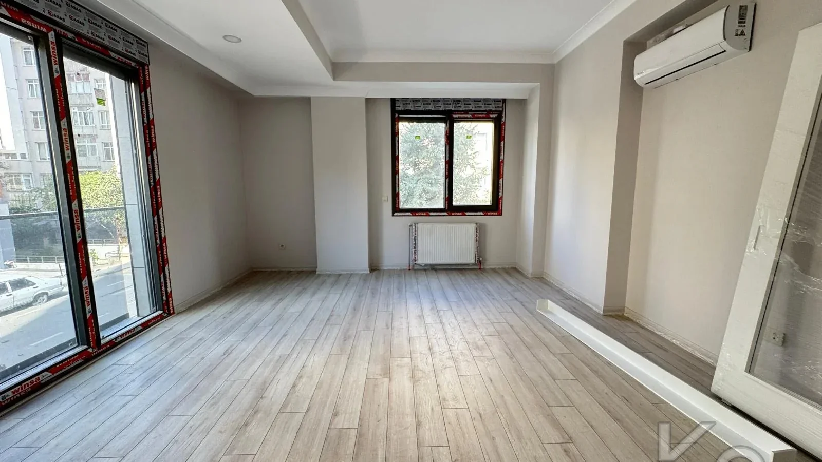 Laci̇vertcadde Göztepe Sifir Balkonlu 3+1 87m²