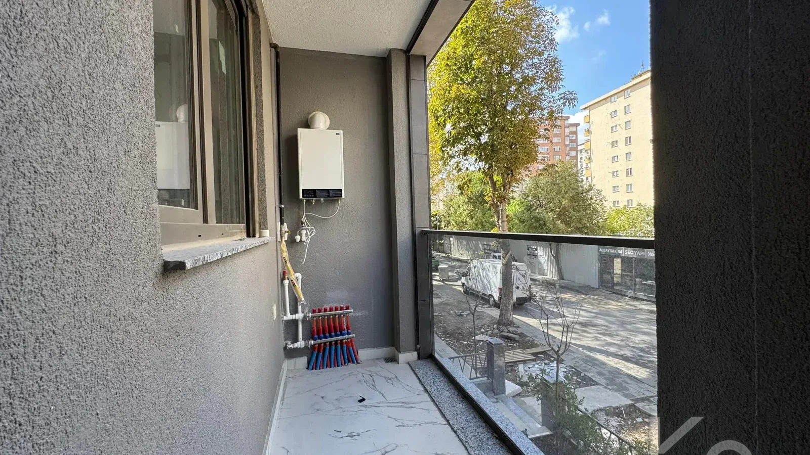 Laci̇vertcadde Göztepe Sifir Balkonlu 3+1 87m²