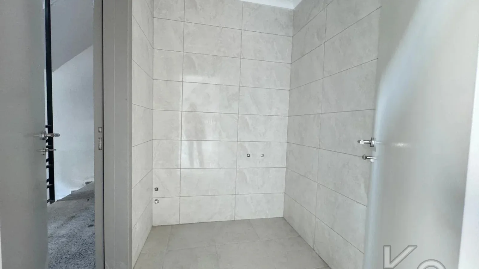 Laci̇vertcadde Göztepe Sifir Balkonlu 3+1 87m²