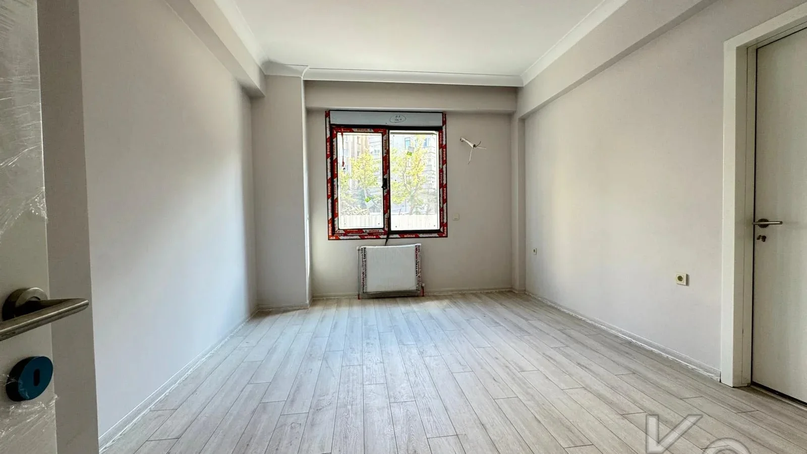 Laci̇vertcadde Göztepe Sifir Balkonlu 3+1 87m²