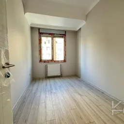 Laci̇vertcadde Göztepe Sifir Balkonlu 3+1 87m²