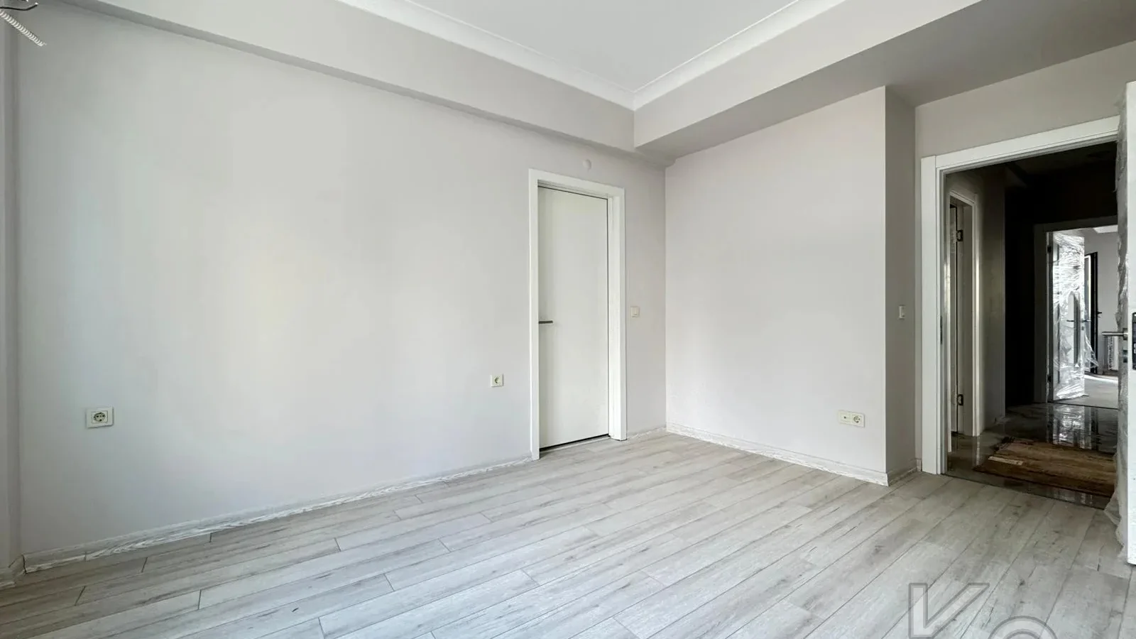 Laci̇vertcadde Göztepe Sifir Balkonlu 3+1 87m²
