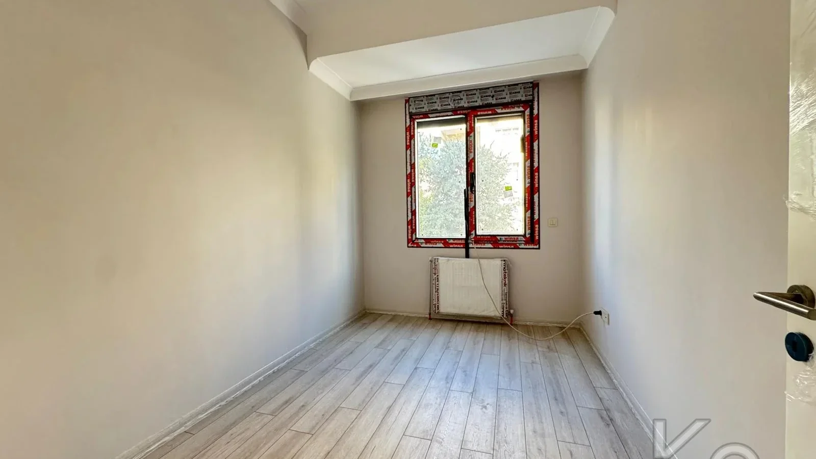 Laci̇vertcadde Göztepe Sifir Balkonlu 3+1 87m²
