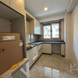 Laci̇vertcadde Göztepe Sifir Balkonlu 3+1 87m²