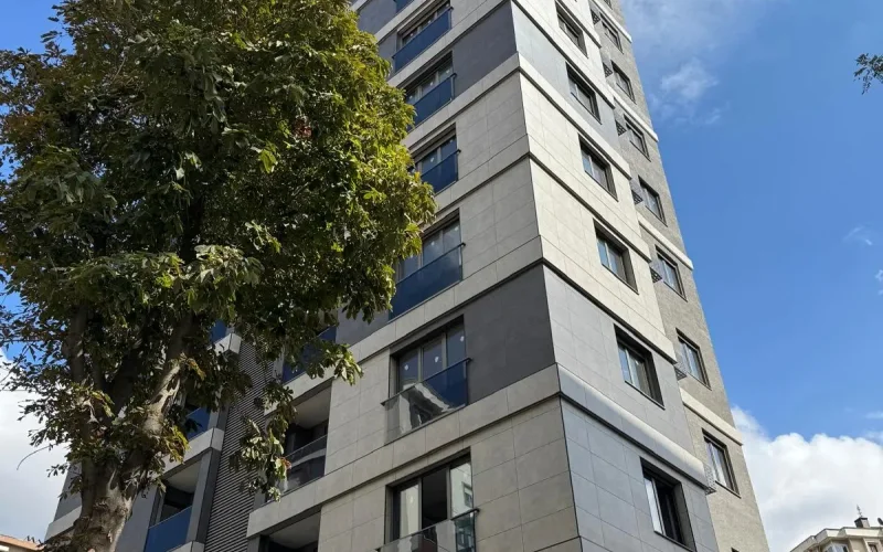 Laci̇vertcadde Göztepe Sifir Balkonlu 3+1 87m²