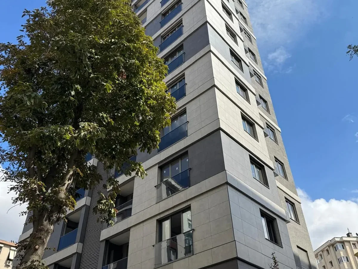 Laci̇vertcadde Göztepe Sifir Balkonlu 3+1 87m²