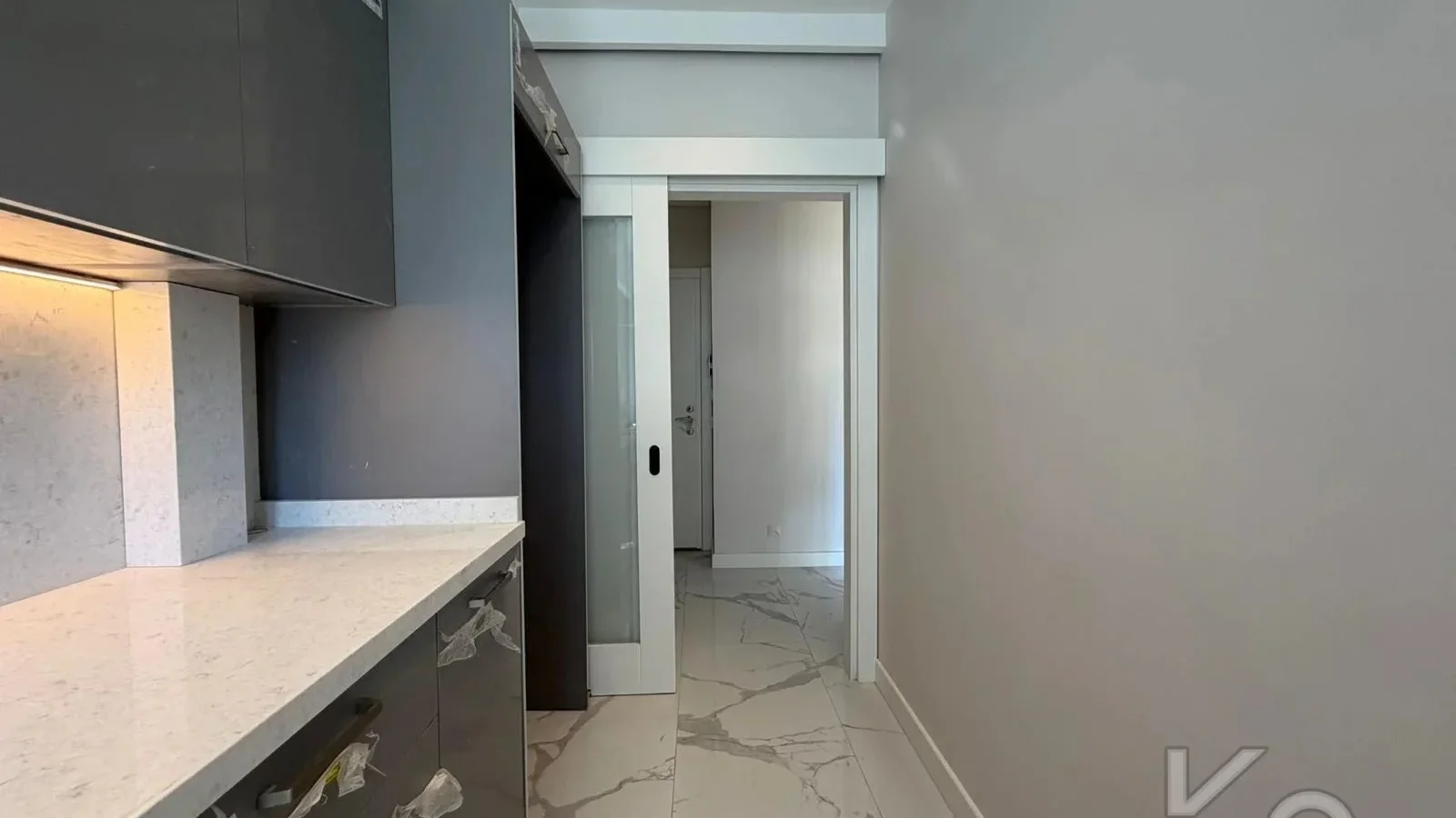 Lacivert Cadde Suadiye Şaşkınbakkal Sahil'de Balkonlu Satılık Daire 72m² Net 2+1 A Plus
