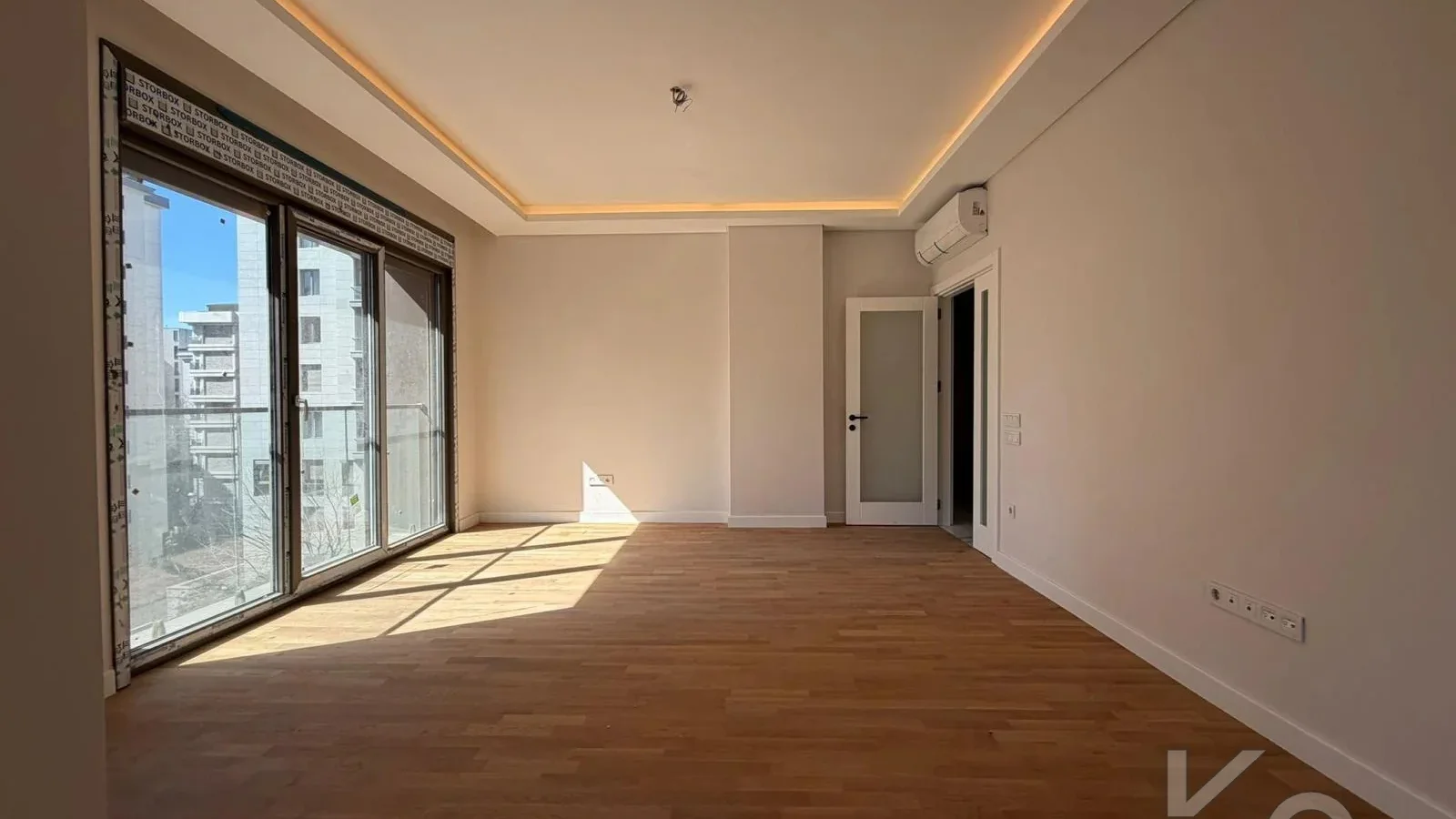 Lacivert Cadde Suadiye Şaşkınbakkal Sahil'de Balkonlu Satılık Daire 72m² Net 2+1 A Plus