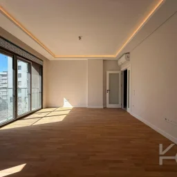Lacivert Cadde Suadiye Şaşkınbakkal Sahil'de Balkonlu Satılık Daire 72m² Net 2+1 A Plus