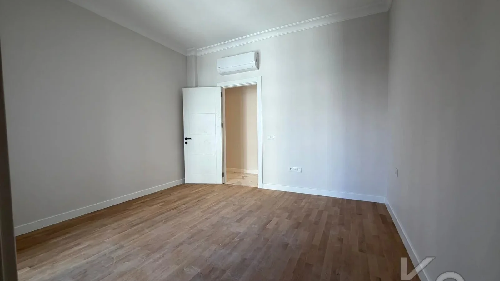 Lacivert Cadde Suadiye Şaşkınbakkal Sahil'de Balkonlu Satılık Daire 72m² Net 2+1 A Plus