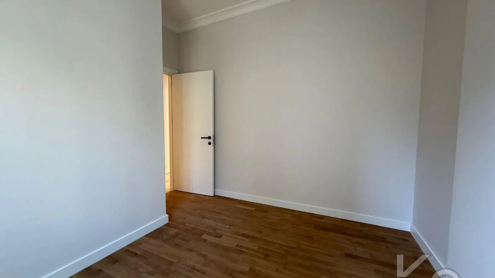 Lacivert Cadde Suadiye Şaşkınbakkal Sahil'de Balkonlu Satılık Daire 72m² Net 2+1 A Plus