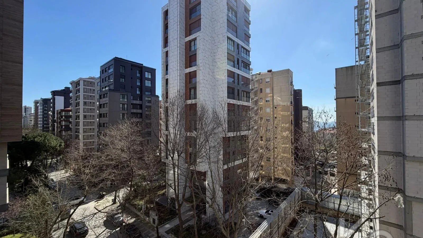 Lacivert Cadde Suadiye Şaşkınbakkal Sahil'de Balkonlu Satılık Daire 72m² Net 2+1 A Plus