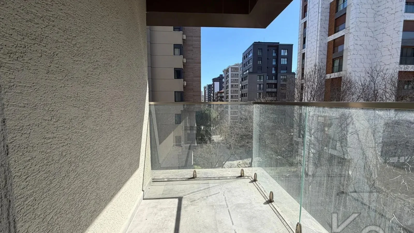 Lacivert Cadde Suadiye Şaşkınbakkal Sahil'de Balkonlu Satılık Daire 72m² Net 2+1 A Plus