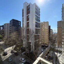 Lacivert Cadde Suadiye Şaşkınbakkal Sahil'de Balkonlu Satılık Daire 72m² Net 2+1 A Plus