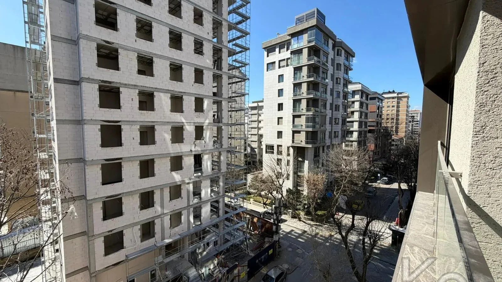 Lacivert Cadde Suadiye Şaşkınbakkal Sahil'de Balkonlu Satılık Daire 72m² Net 2+1 A Plus