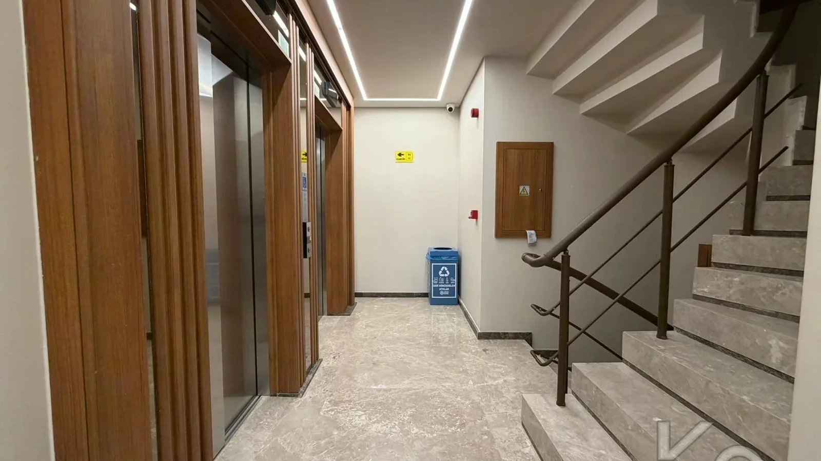 Lacivert Cadde Suadiye Şaşkınbakkal Sahil'de Balkonlu Satılık Daire 72m² Net 2+1 A Plus