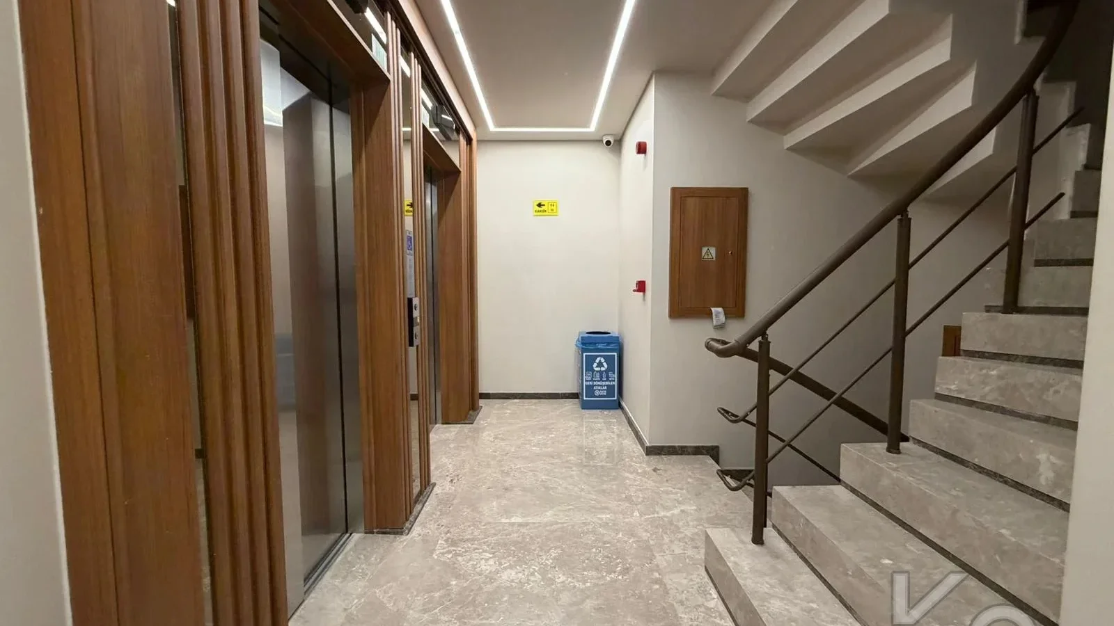 Lacivert Cadde Suadiye Şaşkınbakkal Sahil'de Balkonlu Satılık Daire 72m² Net 2+1 A Plus