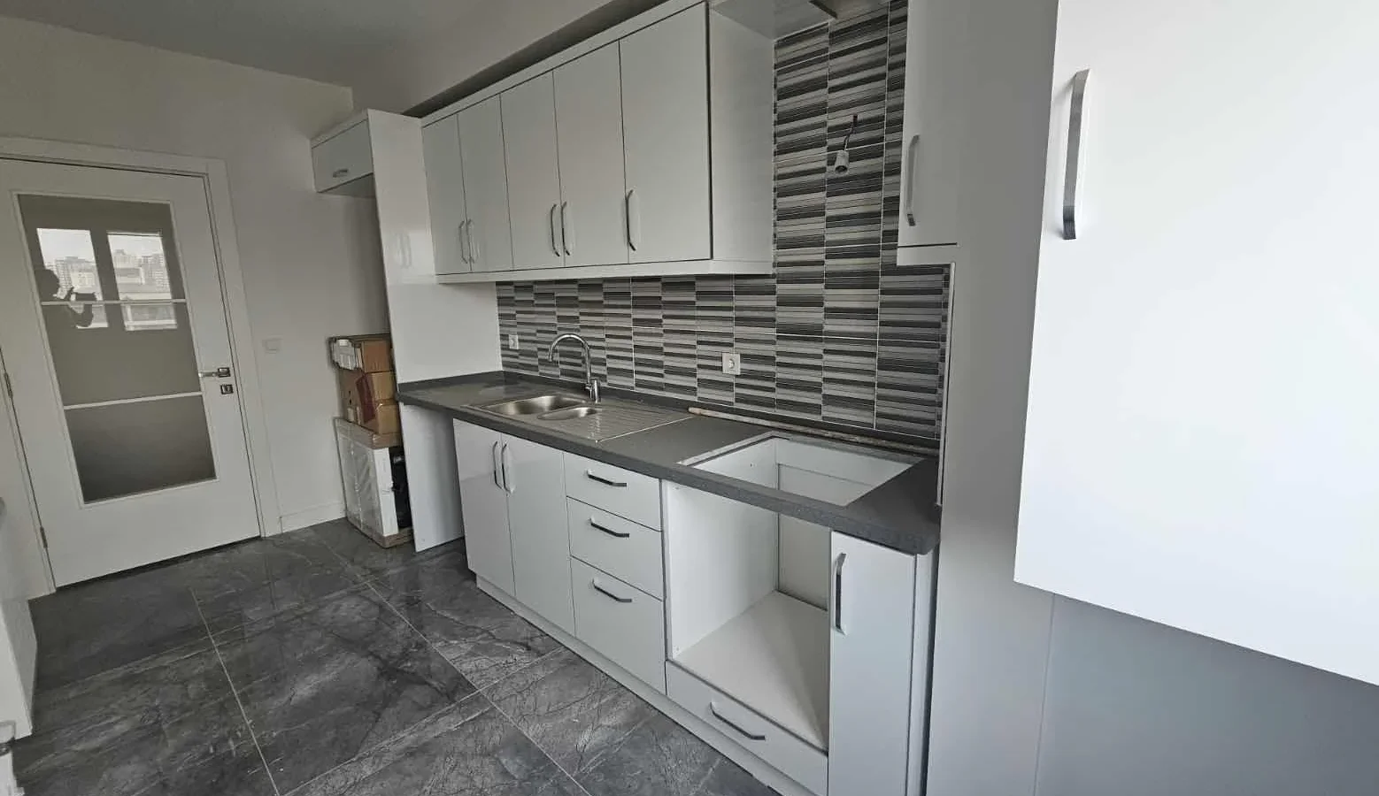 Sağlam'dan Feneryolu'nda 125 M2 3+1 Sıfır Geniş Satılık Daire!!!