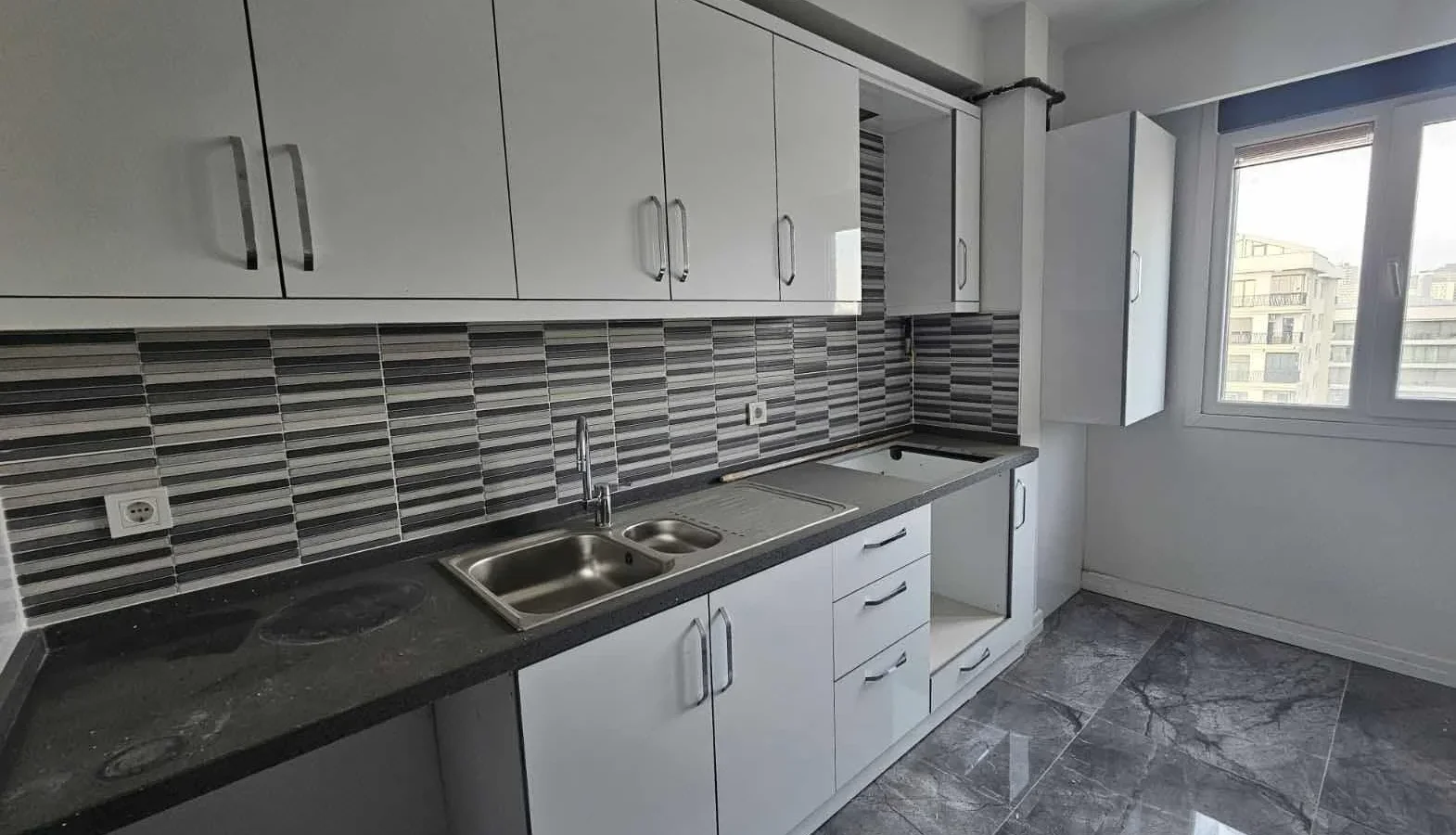 Sağlam'dan Feneryolu'nda 125 M2 3+1 Sıfır Geniş Satılık Daire!!!