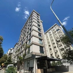 Laci̇vert Cadde Bostancı Sahi̇l Ebeveynli̇ Balkonlu 2018 Yapımı 110m²