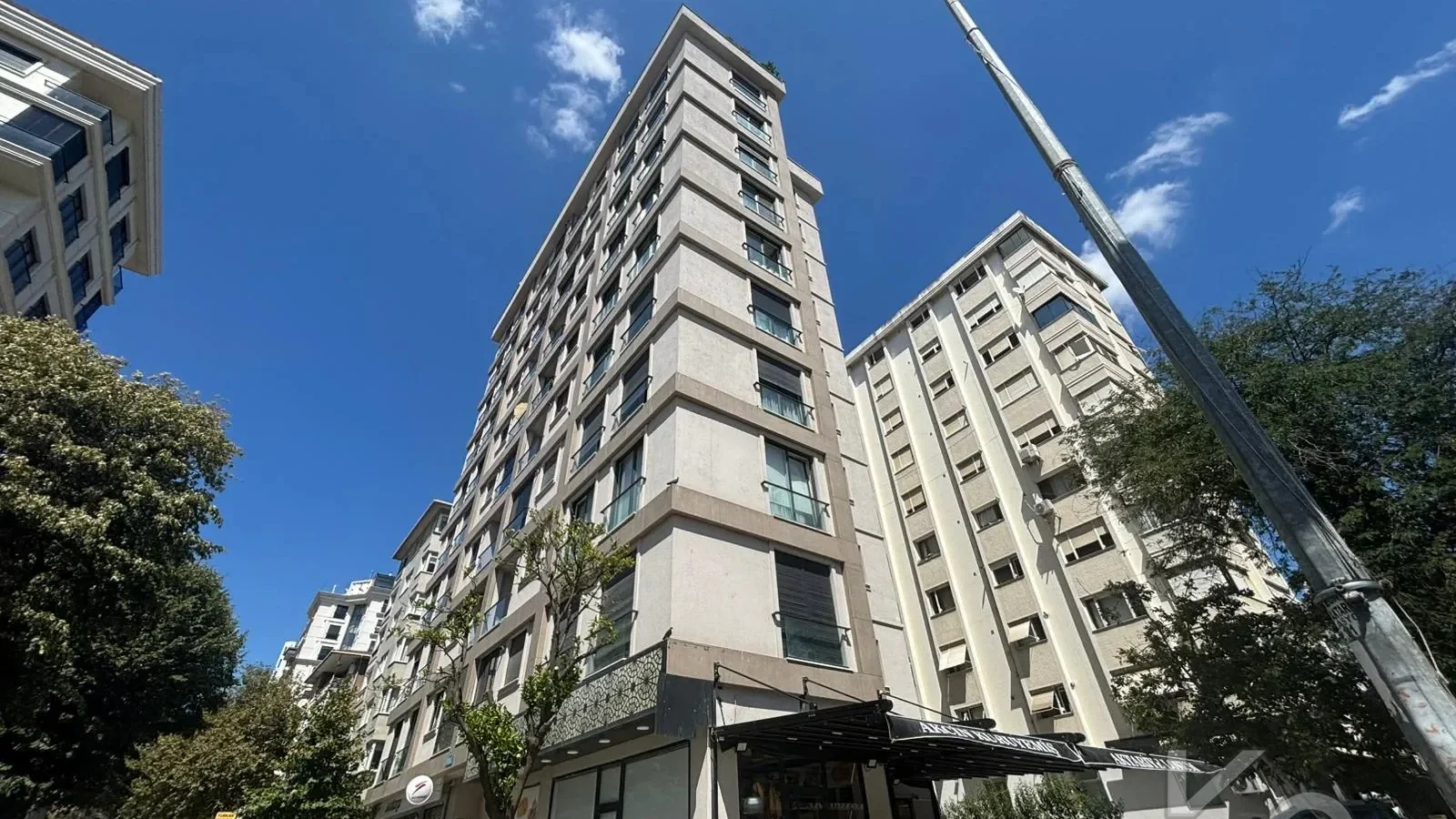 Laci̇vert Cadde Bostancı Sahi̇l Ebeveynli̇ Balkonlu 2018 Yapımı 110m²