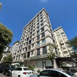 Laci̇vert Cadde Bostancı Sahi̇l Ebeveynli̇ Balkonlu 2018 Yapımı 110m²